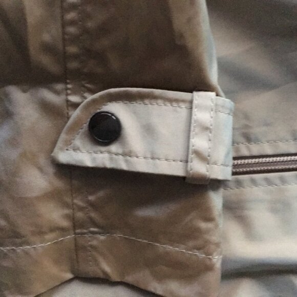 Cole Haan sz M Topaz Beige Tan Shimmer Travel Packable Raincoat Zip Hood Pockets - Picture 13 of 16